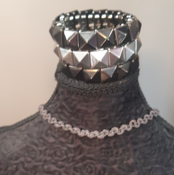 40" Elegant Silver Beaded Necklace And Bracelet Set - Picture 3 of 6